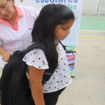 Ayude a sus hijos a prevenir lesiones en el uso de la mochila escolar
