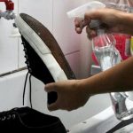 Recomiendan desinfectar suelas de zapatos para no contraer el Covid-19
