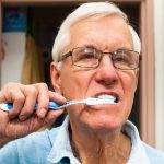 Cepíllate los dientes tres veces al día para alejar la diabetes