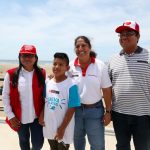 Piura: Viralizan en redes a niño recogiendo basura de la playa