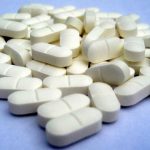 Automedicarse podría ser dañino para pacientes con Covid-19