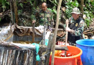 destruyen-4-laboratorios-de-droga-de-narcotraficante-e2809capontee2809d-2 Insumos químicos también fueron encontrados en laboratorios de PBC.