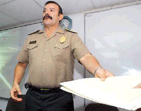 Narcotráfico estaría tras campaña de descrédito al general Miguel Hidalgo.