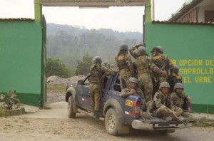 traslado-de-presuntos-senderistas-al-frente-policial-del-vrae FPH continúa dando severos golpes a remanentes senderistas del Alto Huallaga